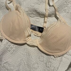 Elegant Cream Lace Bra Pepper Intimates & Sleepwear Sz 36A Underwire & Padded